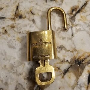 #322 LV lock and key